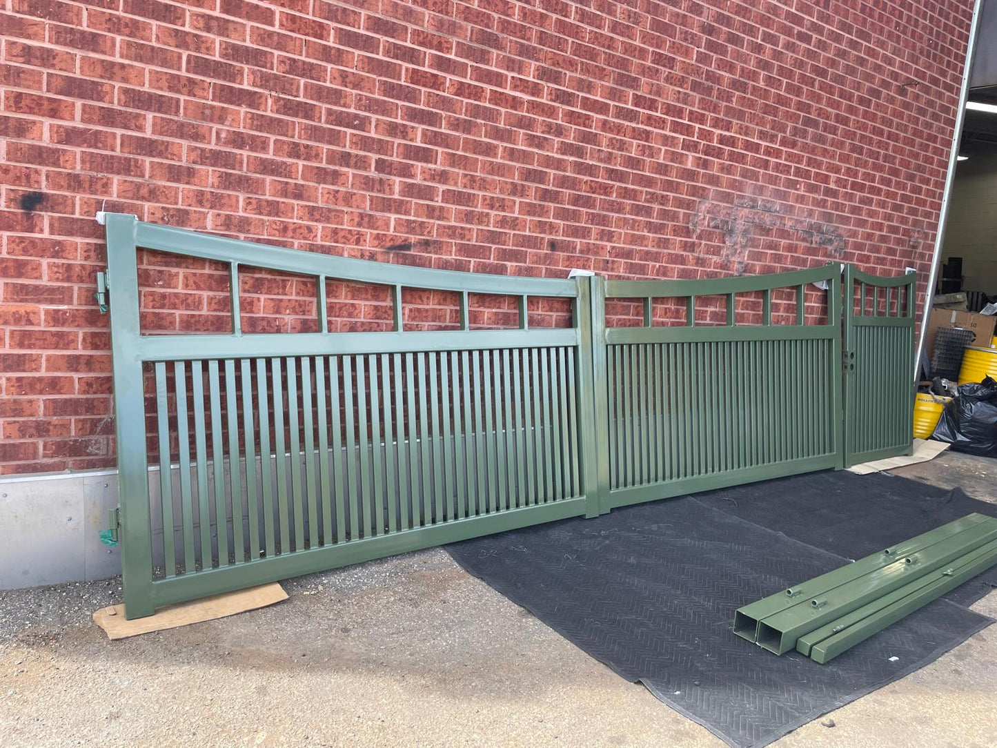 Vertical Vision Style Metal Gate _Heavy Duty_ Excellence Crafted _ GG-006