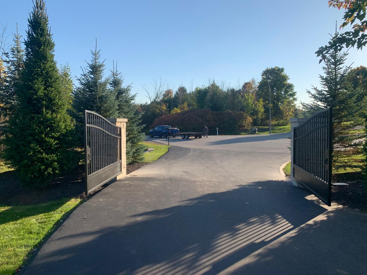 NiceOne Design - Metal Driveway Gate _ Heavy Duty _ Excellence Crafted _ GG-1025