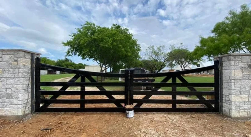 Stunning and Elegant Metal Driveway Gate _ Excellence Crafted _ GG-012