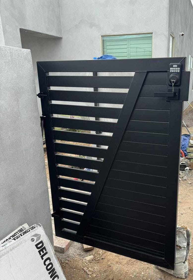 Executive Simi Privacy Design _ Pedestrian Metal Gate _ Excellence Crafted _MF-MG-004